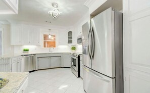 Micro-ondes, four, plaque de cuisson, lave-vaisselle