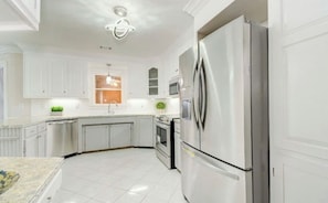 Micro-ondes, four, plaque de cuisson, lave-vaisselle