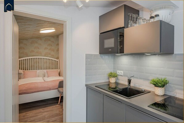 Fridge, microwave, stovetop, dishwasher - Apartment Malmö 1 - Apartment in Ahlbeck for two - modern, quiet, (Heringsdorf)