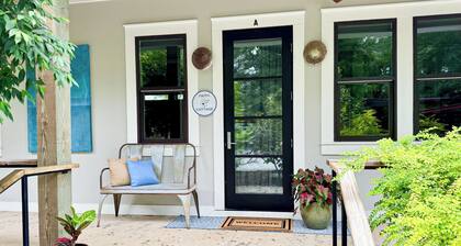 Luxe Garden Cottage Walkable to Downtown Fairhope