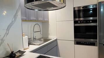 Refrigerador, microondas, horno, placa de cocina