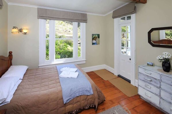 4 bedrooms, iron/ironing board, WiFi