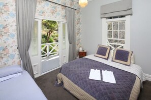 4 bedrooms, iron/ironing board, WiFi