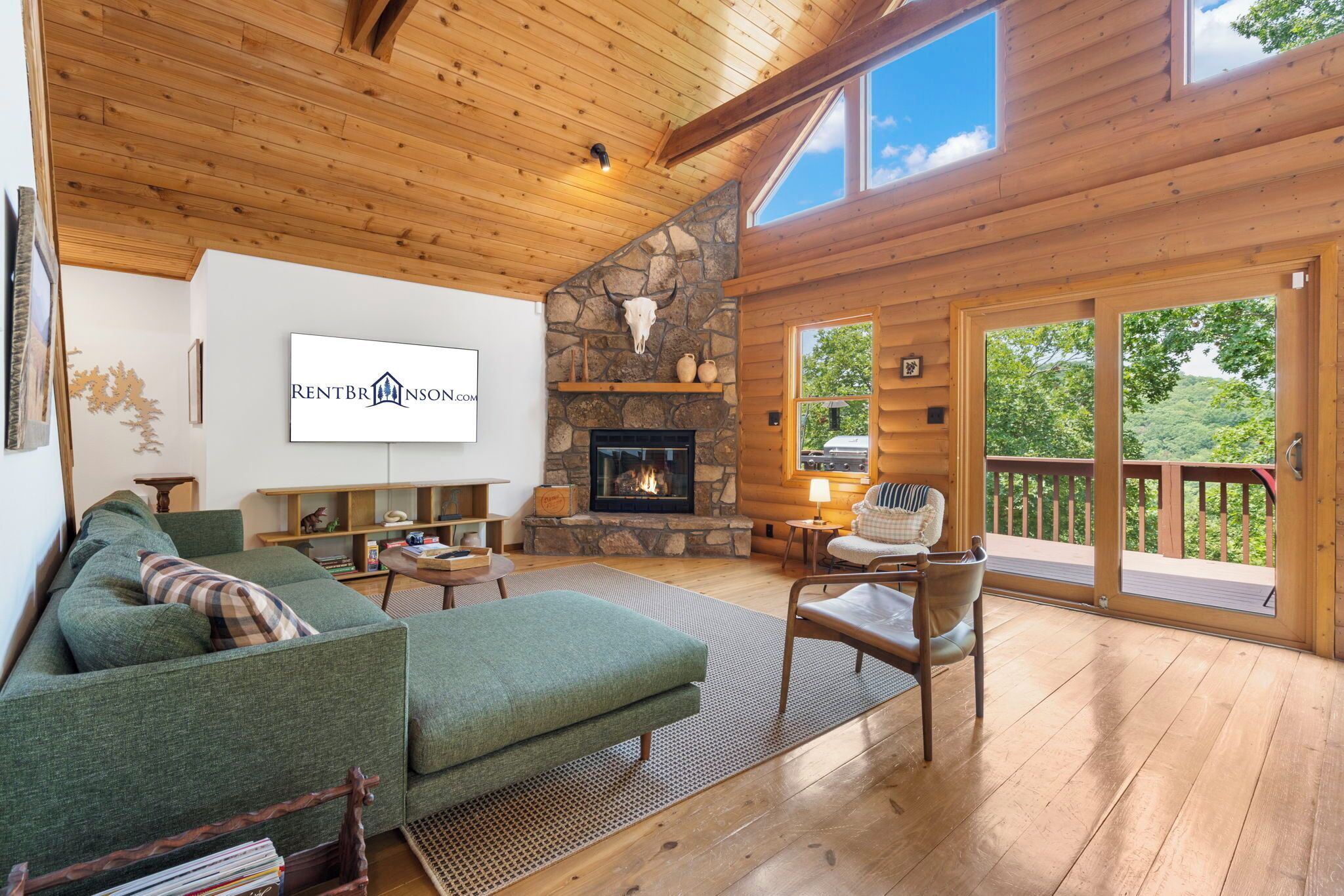 Una Smart TV, una chimenea
