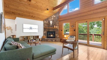 Una Smart TV, una chimenea