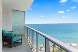 Condo supérieur, vue sur l’océan | Vue du balcon