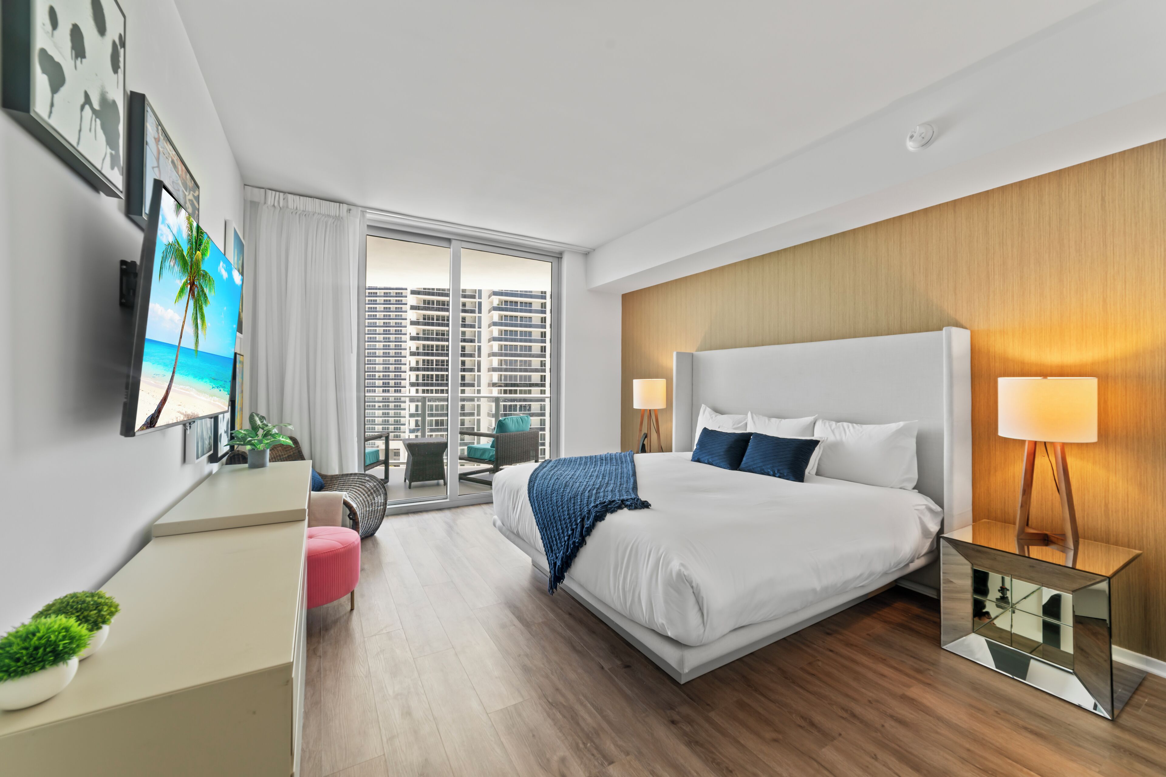 Leilighet – superior, havutsikt | Skrivebord for bærbar PC, blendingsgardiner og strykejern/-brett