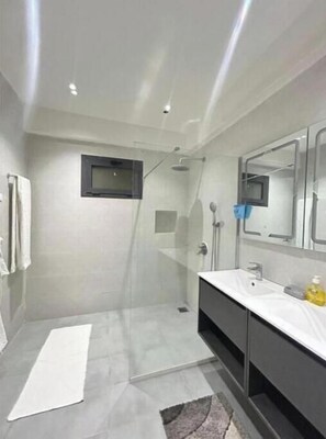 Towels, soap, shampoo, toilet paper