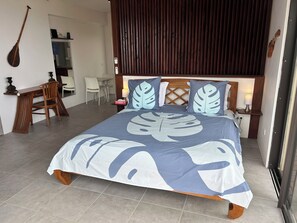 1 bedroom, in-room safe, desk, iron/ironing board