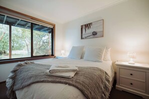 4 bedrooms, iron/ironing board, free WiFi, bed sheets