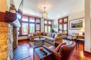 TV, fireplace - Luxury Townhome w/ Views, Private Jacuzzi & Garage (Mammoth Lakes)