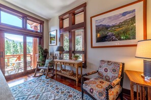 Interior - Luxury Townhome w/ Views, Private Jacuzzi & Garage (Mammoth Lakes)