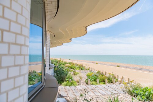 The View at Shoreline -  a holiday let by Bloom Stays that sleeps 4 guests  in 2 bedrooms