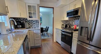 Charming retro house on University Ave, walking distance from WVU Stadium.