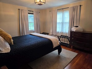 3 bedrooms, desk, iron/ironing board, free WiFi