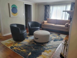 Smart TV, caminetto, monitor per computer