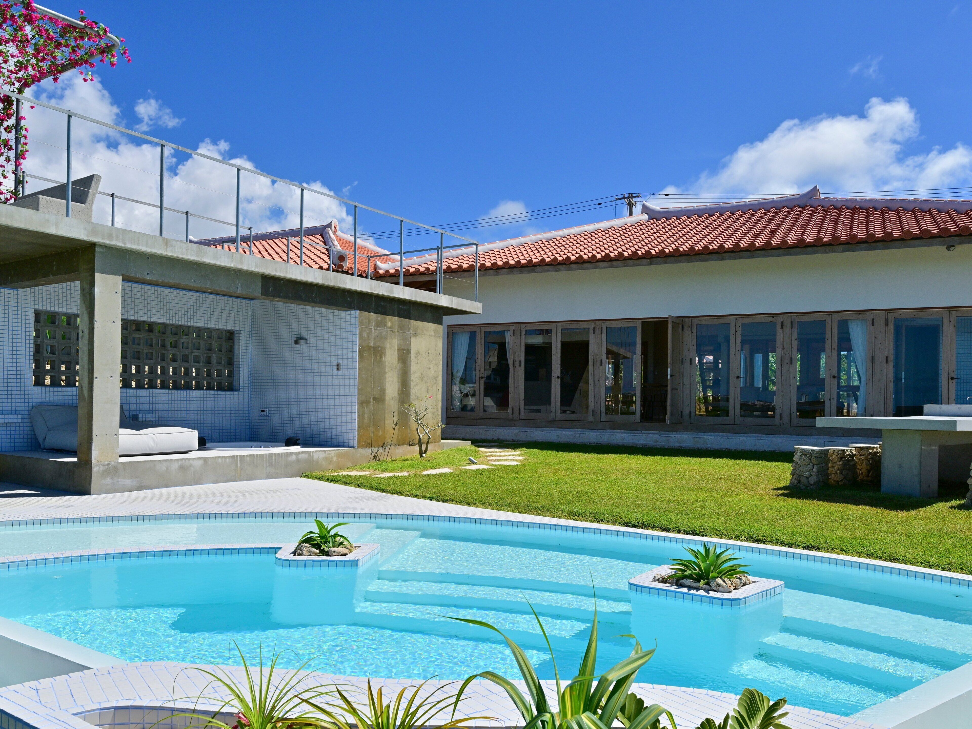 Piscina all'aperto, una piscina riscaldata
