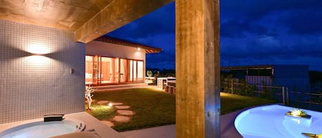 Luxury Villa | Jetted bathtub