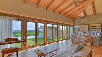 3 soverom, minibar (inkludert) og individuelt dekorert