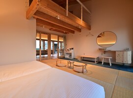 3 bedrooms, free minibar, individually decorated, individually furnished