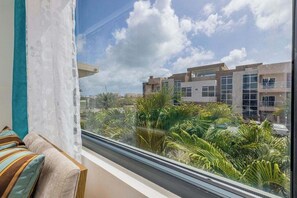 Interior - Waykiri Lux Condo 2 Balconies near Marriott & Ritz (Noord)