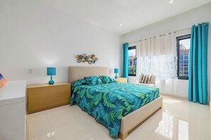 2 bedrooms, iron/ironing board, WiFi - Waykiri Lux Condo 2 Balconies near Marriott & Ritz (Noord)