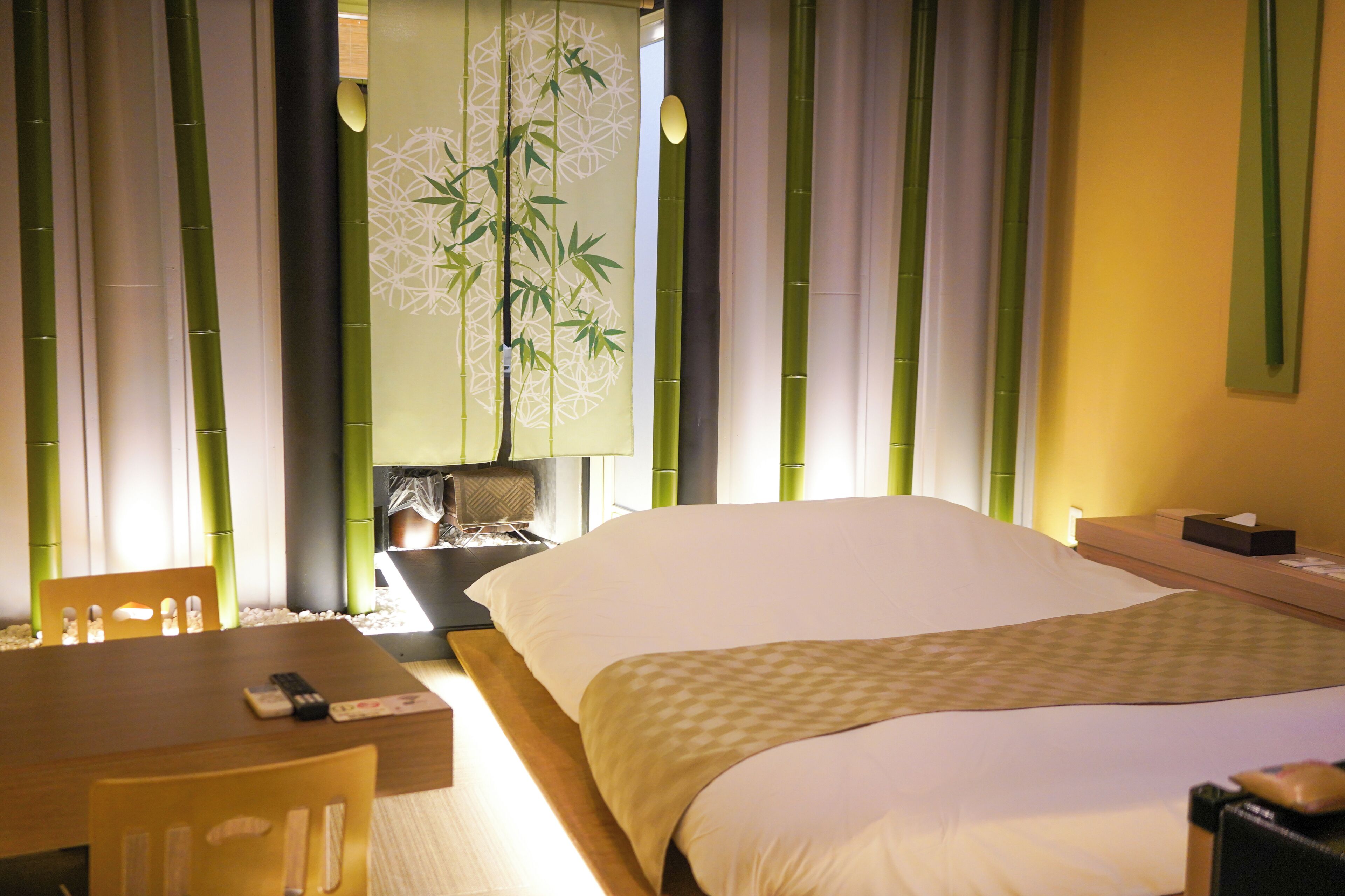 WiFi (free), bed sheets
