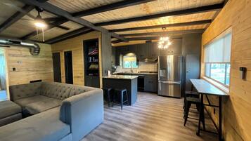 Älytelevisio, takka, DVD-soitin