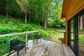 Terrace/patio - -Private Cabin - Hot Tub - RV/Trailer Parking - Fire Pit - 20 min to Dollywood- (Sevierville)
