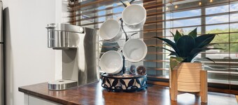 Restful Retreat: Lake Resort and Private Hot Tub