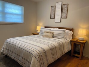 3 makuuhuonetta, silitysrauta/-lauta, Wi-Fi, vuodevaatteet