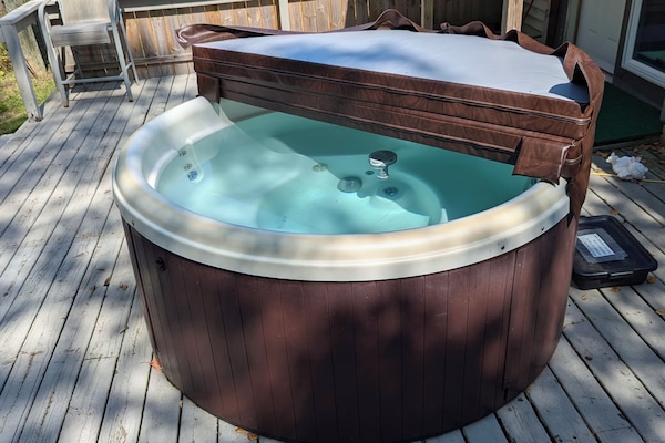 4 person hot tub