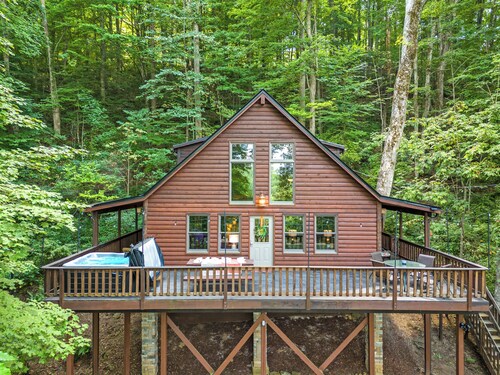 Minutes to Nada Tunnel + Natural Bridge SP / Views - Hot Tub - Firepit