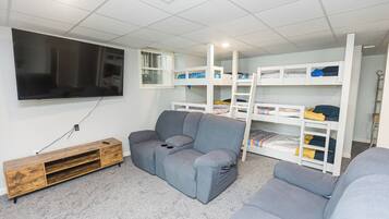 5 bedrooms, free WiFi, bed sheets