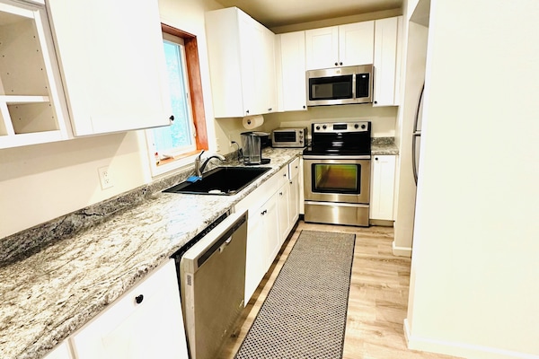 Køleskab, mikrobølgeovn, ovn, kogeplade