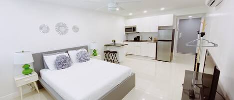 Iron/ironing board, WiFi, bed sheets