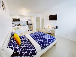 Desk, iron/ironing board, WiFi, bed sheets