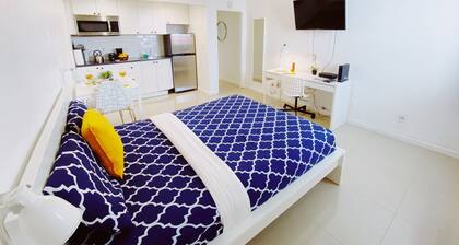 Central Miami Studio w/ Parking - Coconut Grove
