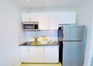 Fridge, microwave, stovetop, coffee/tea maker