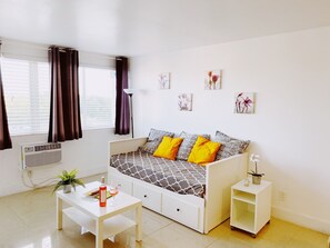 1 habitación, tabla de planchar con plancha, wifi y ropa de cama