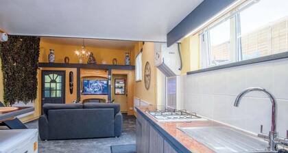 Clouds - 1 Bedroom Holiday Home - Milford Haven