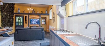 Clouds - 1 Bedroom Holiday Home - Milford Haven