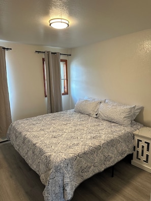 2 chambres, fer et planche à repasser, Wi-Fi gratuit, draps fournis