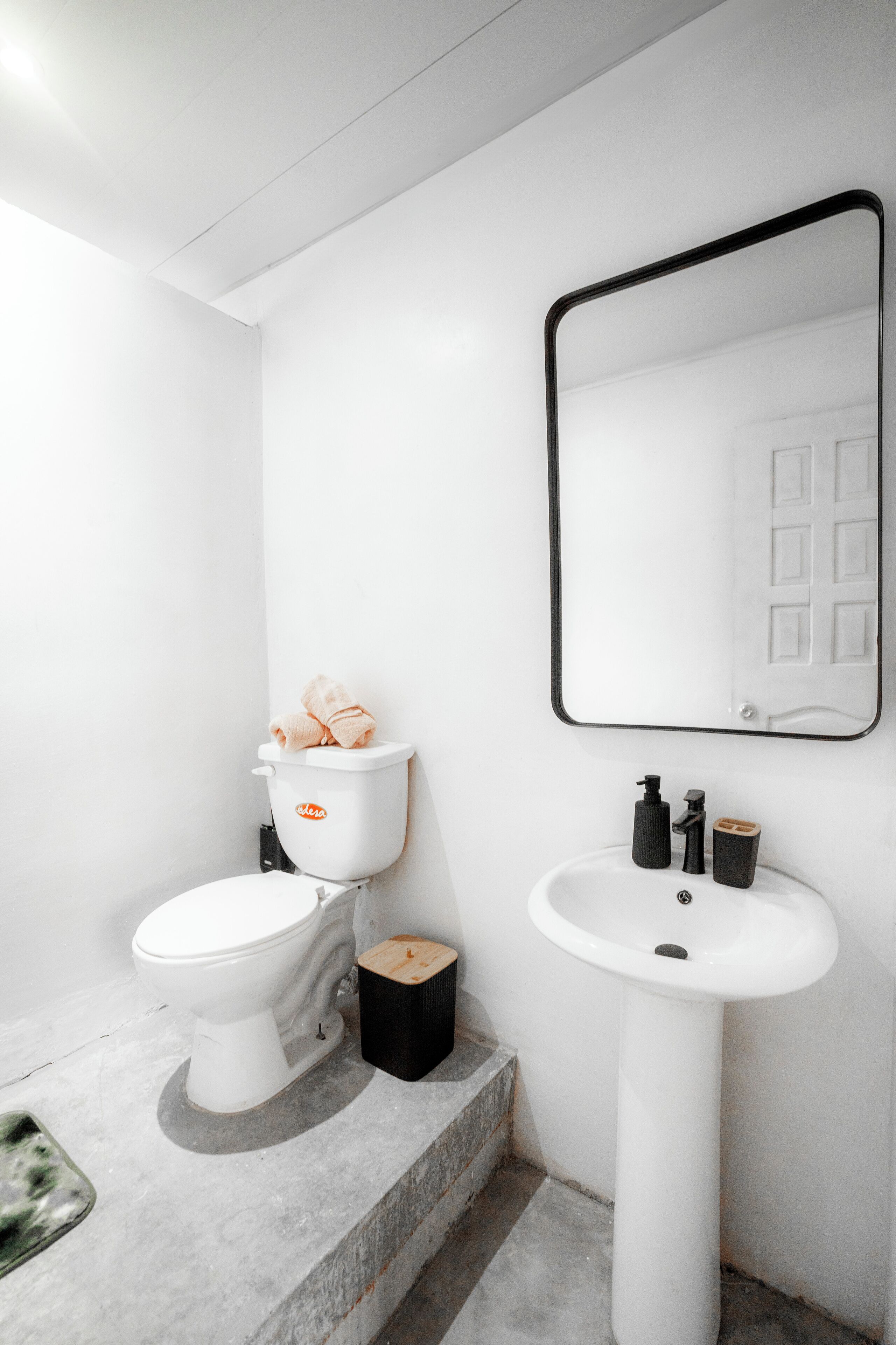 タオル、石鹸、シャンプー、トイレットペーパー