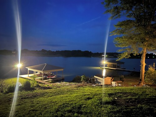 Weiss Lake 5 bedroom house ready for your family fun of Skiing and Fishing.