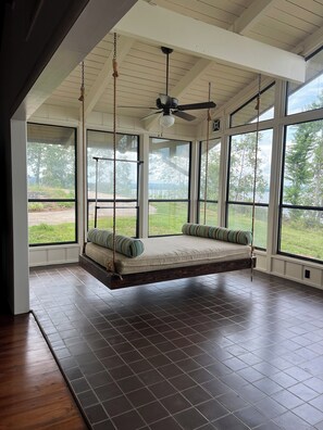 5 bedrooms, iron/ironing board, free WiFi, bed sheets