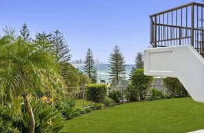 Property grounds - Burleigh Headland 2 Bedroom Stay, just a stones throw from the beach! (Gold Coast City)