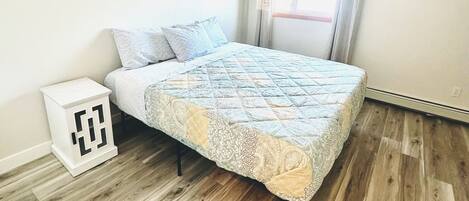 2 chambres, fer et planche à repasser, Wi-Fi gratuit, draps fournis