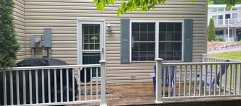 Cozy 2-bedroom condo in enchanting Petoskey with WiFi, AC. State Park, Bike Path
