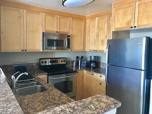 冰箱、微波炉、烤箱、炉灶